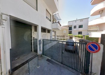 1.JPG - Box Giugliano in Campania - foto 1