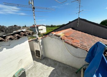 Terrazzo - Casa indipendente via fratelli necco 15, Caresana - foto 1