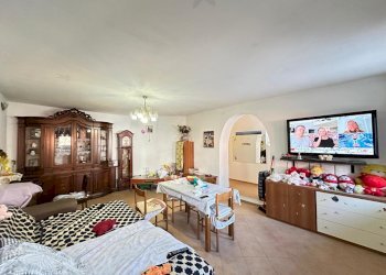 Soggiorno - Casa indipendente via fratelli necco 15, Caresana - foto 2