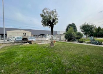 IMG-20251003-WA0071_risultato.jpg - Locale Commerciale Via dell'Industria 53, Travagliato - foto 20