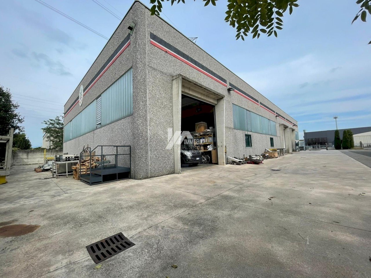 IMG-20251003-WA0060_risultato.jpg - Locale Commerciale Via dell'Industria, Travagliato - foto 2