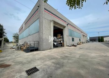 IMG-20251003-WA0060_risultato.jpg - Locale Commerciale Via dell'Industria, Travagliato - foto 2