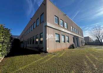 IMG-20250124-WA0001_risultato.jpg - Locale Commerciale Via Antonio Allegri 93, Brescia - foto 2