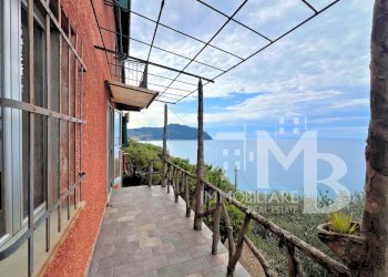 TERRAZZO PIANO TERRA E VISTA.jpg - Casa semi indipendente Frazione Sant'Apollinare 3, Sori - foto 17