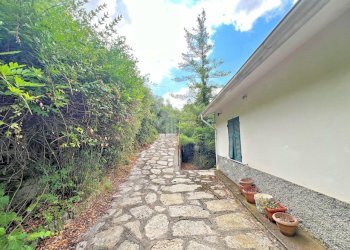 INGRESSO E CORTE.jpg - Casa indipendente Via Cappelletta 37, Avegno - foto 23