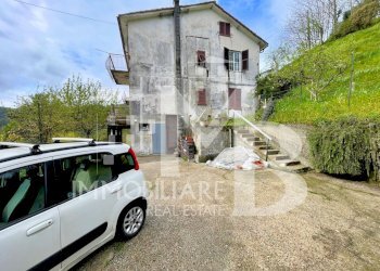 FACCIATA NORD E PARCHEGGIO AUTO.jpg - Independent house Frazione Pannesi 41, Lumarzo - photo 7