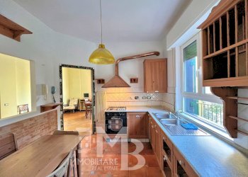 CUCINA E PORTA SALA.jpg - Appartamento Camogli - foto 7