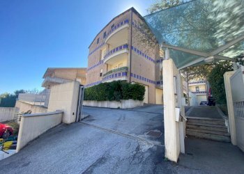 20.jpg - Four-room apartment VIA MATTATOIO VECCHIO, Spoltore - photo 1