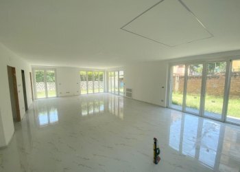 12.jpg - Villa Via Ugo Foscolo 37, Montesilvano - foto 11