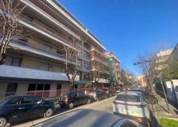 2.jpg - Magazzino Viale Regina Elena 235, Pescara - foto 1