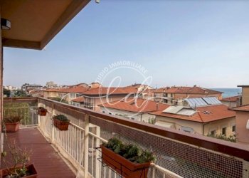 PHOTO-2025-04-16-10-37-55 5.jpg - Quadrilocale Camaiore - foto 1