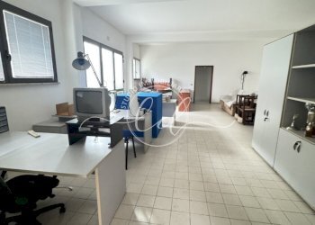 IMG_2342.JPG - Capannone Camaiore - foto 6