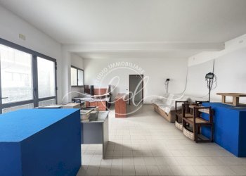 IMG_2347.JPG - Capannone Camaiore - foto 11