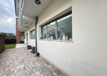 IMG_2358.JPG - Capannone Camaiore - foto 19