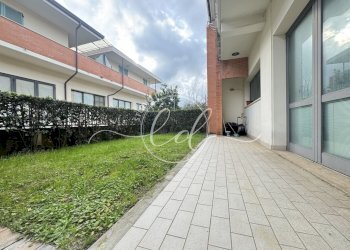 IMG_2360.JPG - Capannone Camaiore - foto 21