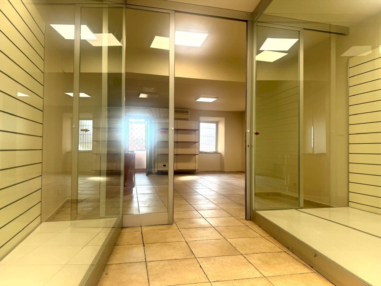 IMG-20250808-WA0012.jpg - Locale Commerciale Via Vittorio Emanuele, Anagni - foto 1