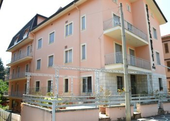 2.JPG - Locale Commerciale Via Vallicelle, Fiuggi - foto 2