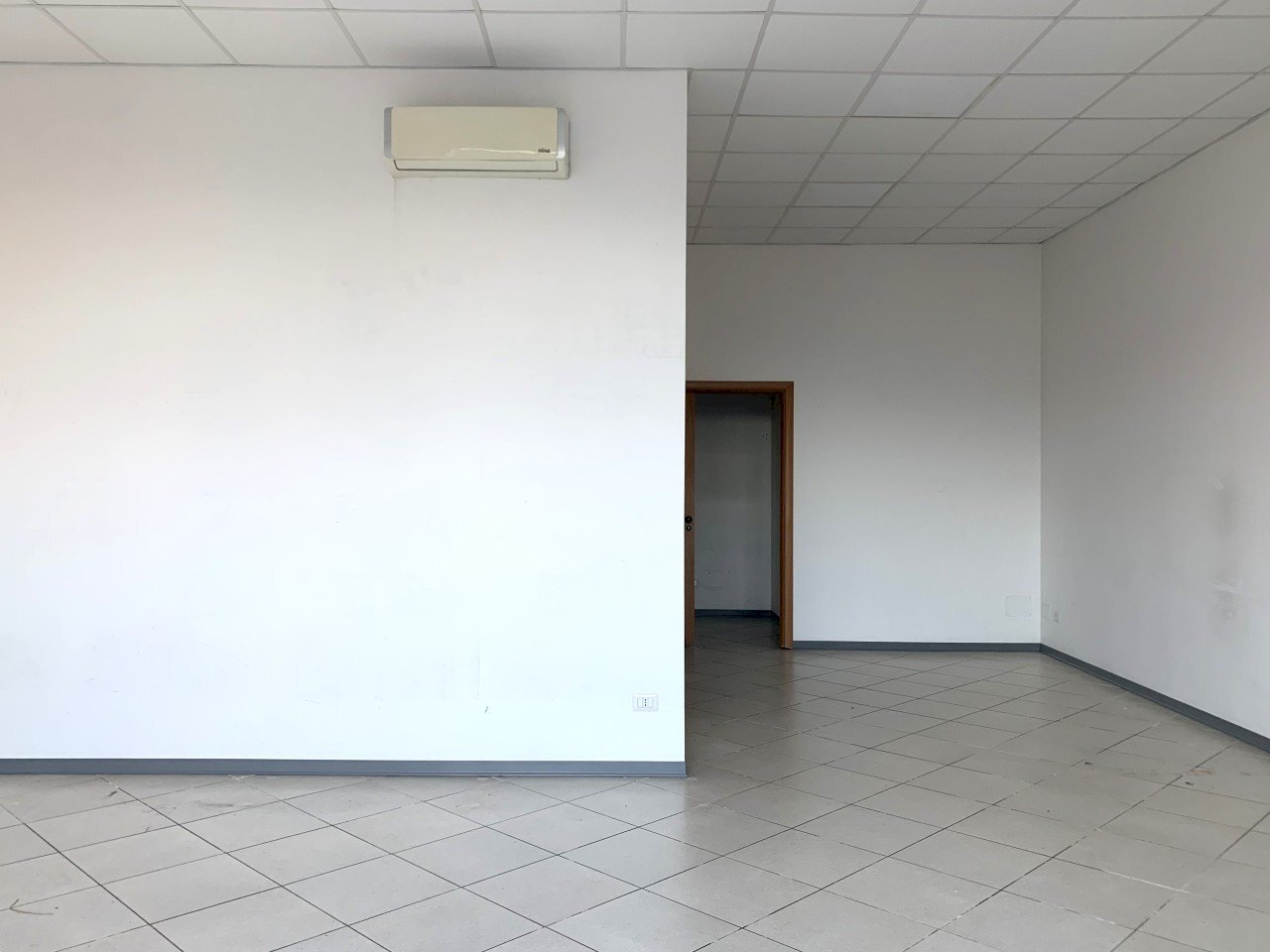 IMG_3308.jpg - Locale Commerciale Via Onorato Capo, Anagni - foto 2