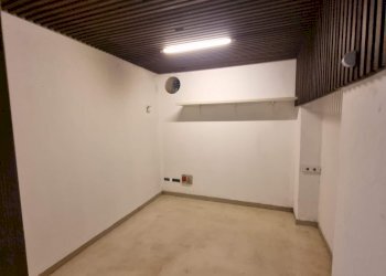 20230515_151634.jpg - Locale Commerciale Via Carlo Oreglio 7, Melzo - foto 8