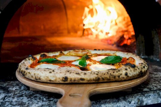 360_F_375954999_hP4sQBsitVC7cCsr3tgm3smNy1Olbxa8.j - Restaurant Via Dante Alighieri 11, Codogno - photo 3