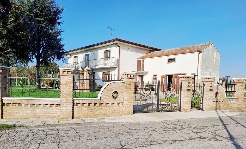 visione cancello esterno.jpg - Villa Papozze - foto 1