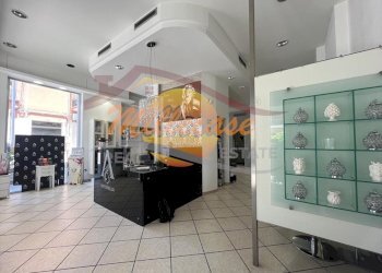 18e5536d-a65e-4705-82cd-81db2e1c2708.jpeg - Locale Commerciale VIALE TICA, Siracusa - foto 9