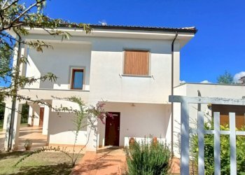 IMG20240921105518.jpg - Villa SP79, Feroleto Antico - foto 4