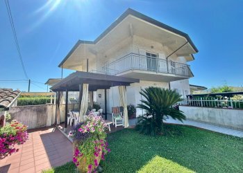 9f02066e-b0a4-4209-8f54-9868af2157e8.jpg - Porzione di casa Fosdinovo - foto 2