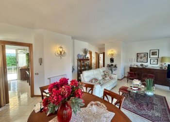 9a84a441-e87f-43dd-b5e4-cf39310b9f41.jpg - Porzione di casa Fosdinovo - foto 18