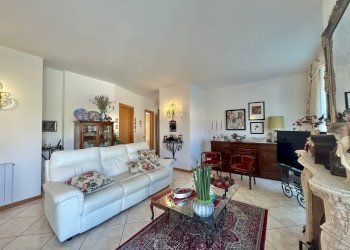 60ab2ce6-66c1-4a7f-9d4d-d879a2d24015.jpg - Porzione di casa Fosdinovo - foto 26