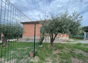 866290c7-d8f1-4c09-b93b-3709759c22eb.jpg - Villa a Schiera Vezzano Ligure - foto 8