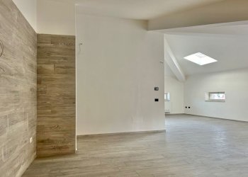 WhatsApp Image 2024-11-06 at 10.51.37 (1).jpeg - Loft Sarzana - foto 2