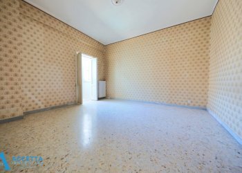 camera da letto - Quadrilocale Viale Liguria 38, Taranto - foto 10