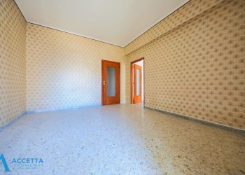 camera da letto - Quadrilocale Viale Liguria 38, Taranto - foto 11