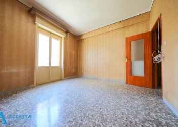 camera da letto - Quadrilocale Viale Liguria 38, Taranto - foto 17