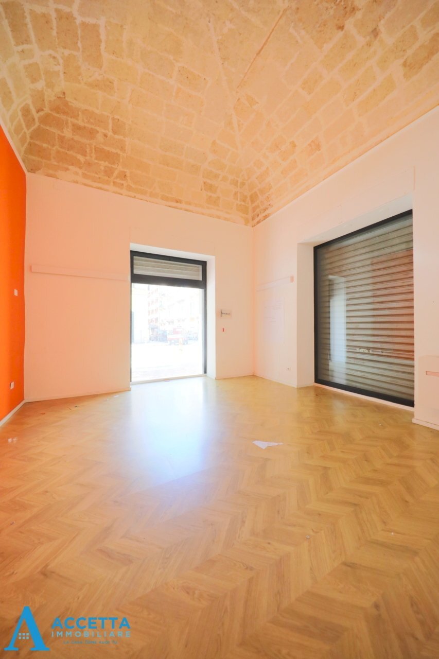 locale - Commercial Premises Via Oberdan 31, Taranto - photo 3