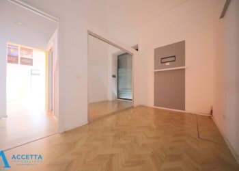 locale - Commercial Premises Via Oberdan 31, Taranto - photo 6