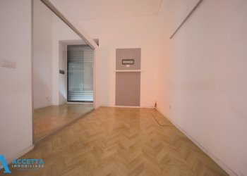 locale - Commercial Premises Via Oberdan 31, Taranto - photo 12