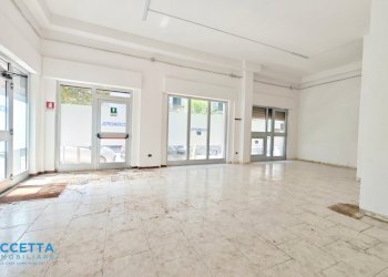 locale - Commercial Premises Via Dica di Genova 50, Taranto - photo 11