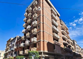 facciata - Commercial Premises Via Dica di Genova 50, Taranto - photo 15