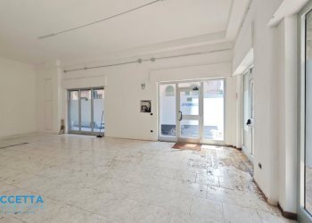 locale - Commercial Premises Via Dica di Genova 50, Taranto - photo 17