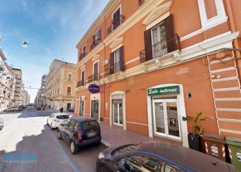 facciata - Commercial Premises Via Felice Cavallotti 54, Taranto - photo 1