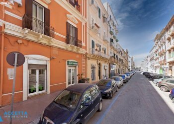 facciata - Commercial Premises Via Felice Cavallotti 54, Taranto - photo 2