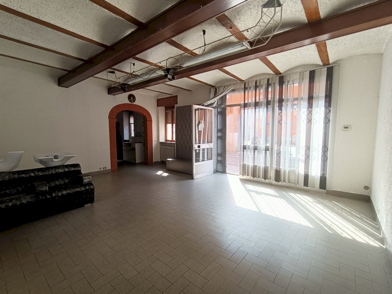 Locale - Locale Commerciale Via Giovanni Capra, Pontenure - foto 1