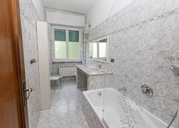 bagno - Appartamento Via Manlio Chiocchetti 23, Serra Riccò - foto 25