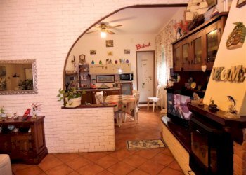 sala e cucina - Appartamento Strada Statale 35 dei Giovi 53, Mignanego - foto 9