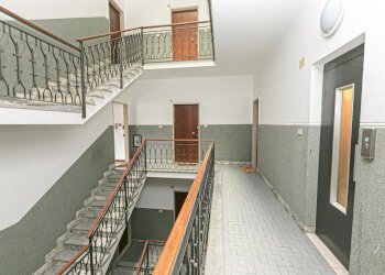 scale.jpg - Appartamento Via Alcide De Gasperi  44, Campomorone - foto 30