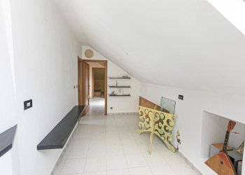 zona giorno con angolo cottura (11) (Copy).jpg - Appartamento Via Torbi 7, Ceranesi - foto 11