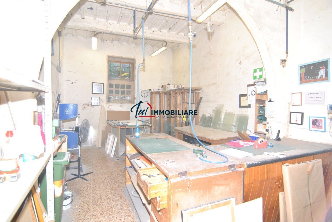 FONDO COMMERCIALE - Three-room apartment Corso Amedeo 240, Livorno - photo 1