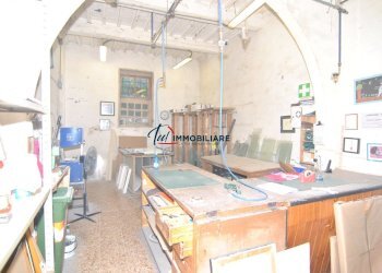 FONDO COMMERCIALE - Three-room apartment Corso Amedeo 240, Livorno - photo 1